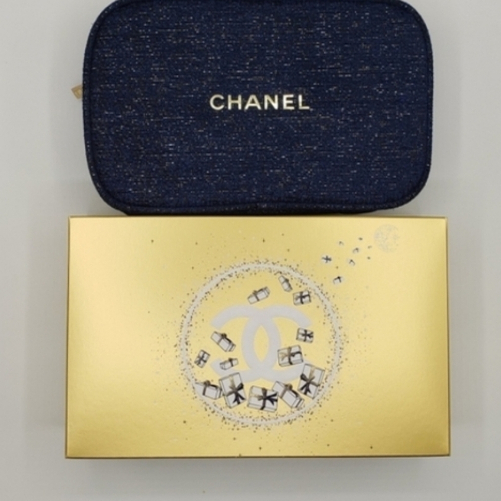 CHANEL New Compact Case Deep Blue Soft Materal Zippy New & Authentic